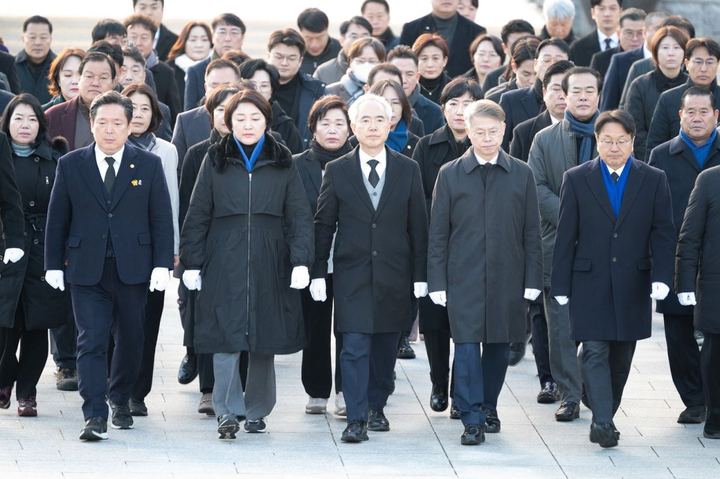 국립5·18민주묘지 참배 2024년 12월의 대한민국을 구한 1980년 5월의 광주에 감사 관련 사진 5