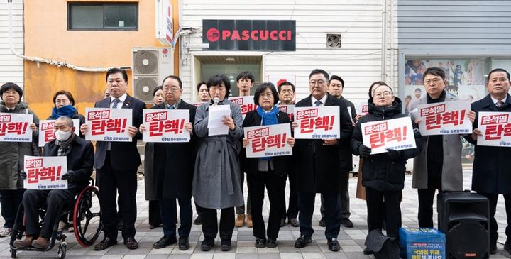 소속 광주 광역·기초의원 국민의힘 국회의원에게 ‘탄핵 표결 참석’을 촉구하는 손편지 직접 작성 국민의힘 개별 의원들에게 전달해 줄 것을 요청 관련 사진 2