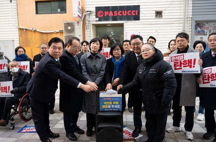 소속 광주 광역·기초의원 국민의힘 국회의원에게 ‘탄핵 표결 참석’을 촉구하는 손편지 직접 작성 국민의힘 개별 의원들에게 전달해 줄 것을 요청 관련 사진 3