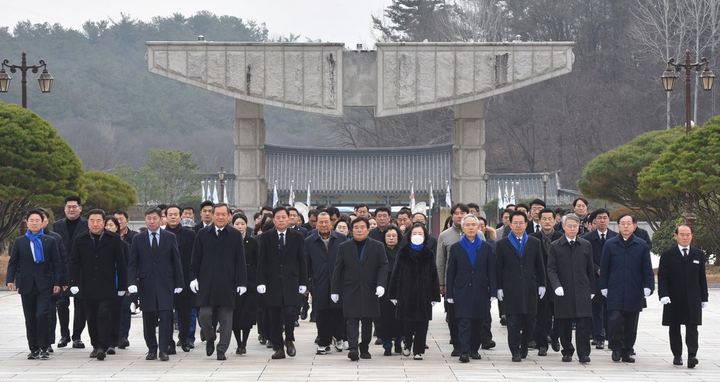 2024년 국립5·18민주묘지 참배 관련 사진 3
